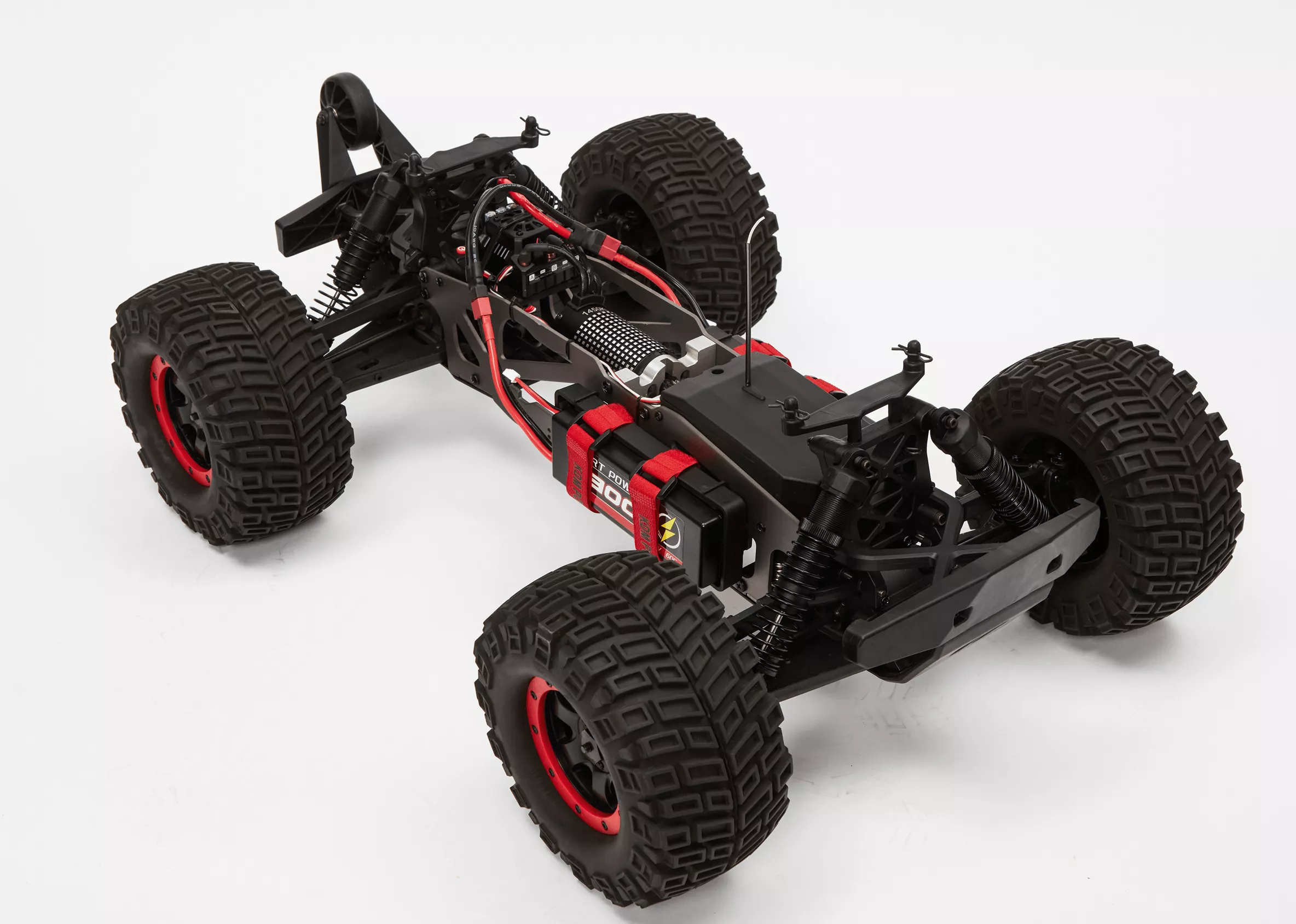 MOTEUR ALLIANT PUISSANCE, COUPLE ET PERFORMANCE, IDÉAL POUR UNE ACCÉLÉRATION FULGURANTE ET UNE TRACTION OPTIMISÉE !